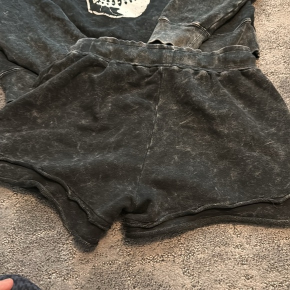 CHRLDR skull‎ Sweatshirt and shorts - Picture 5 of 10